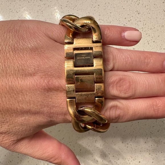 Michael Kors Rose Good Chain Link Watch - Picture 2 of 2